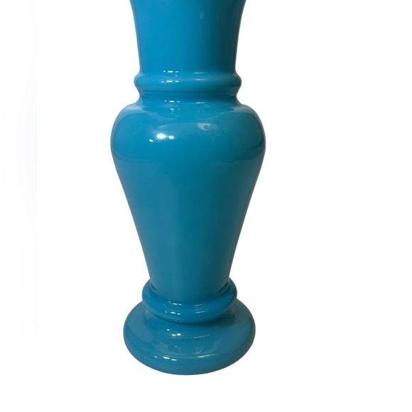 Small vintage blue Opaline art glass bud vase with ruffled or scalloped rim. - Picture 3 of 8